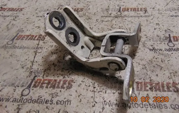 Nissan Juke I F15 Rear door lower hinge