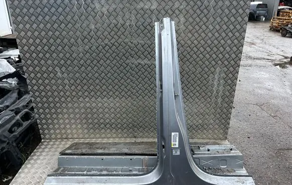 Opel Vivaro Pillar (middle)