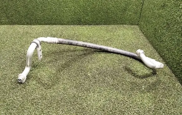 Opel Vivaro Air conditioning (A/C) pipe/hose 93457399 924543135R