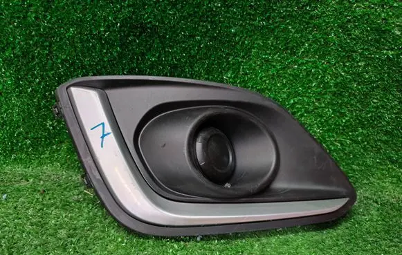 Suzuki Swift II Front fog light trim/grill 7175160P