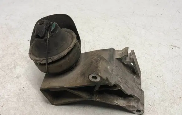 Engine mount bracket
