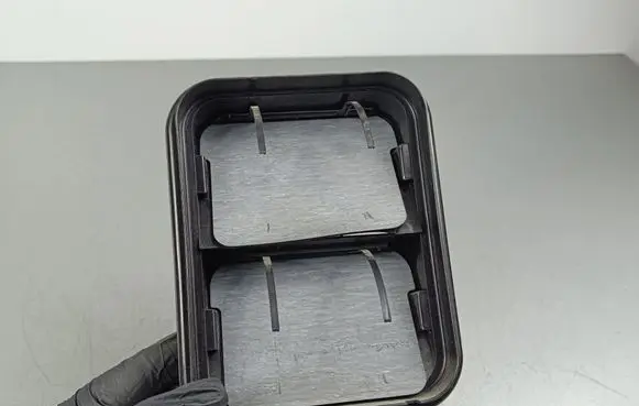 Quarter panel pressure vent