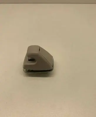 Chevrolet Traverse II Sun visor clip/hook/bracket 84136822