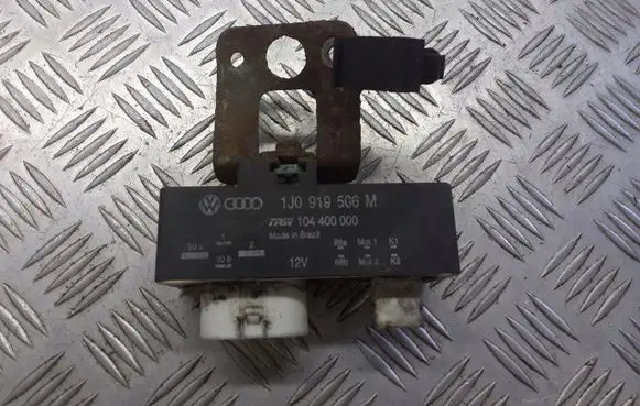 Skoda Fabia Mk1 (6Y) Coolant fan relay 1J0919506M