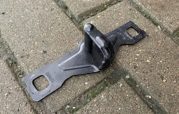 Audi A6 S6 C7 4G Loading door lock loop/hook striker 4G5827507