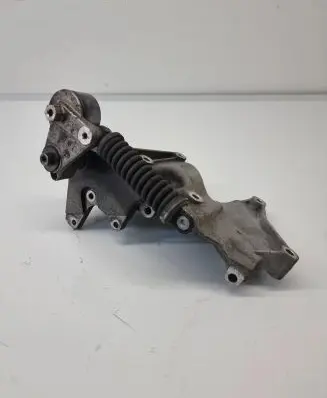 Suzuki Grand Vitara II Engine mounting bracket