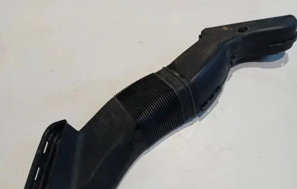 Audi A6 S6 C4 4A Air intake duct part 8D0129617E