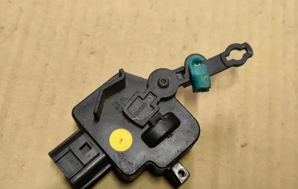 Chrysler PT Cruiser Tailgate boot lock/latch motor L005100