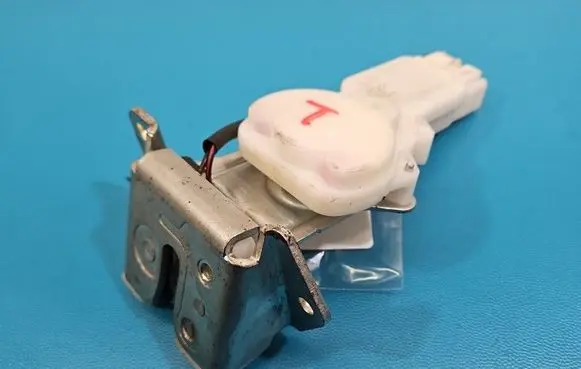 Suzuki Swift II Tailgate/trunk/boot lock/catch/latch IMPRK1563258