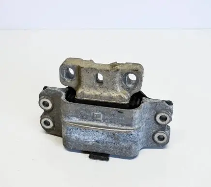 Skoda Octavia Mk2 (1Z) Engine mount bracket 1K0199555M