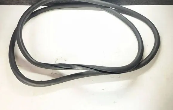 Volkswagen Touran II Front door rubber seal 1T0867911F