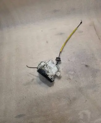 Audi A6 S6 C6 4F Rear door lock 4F0839016