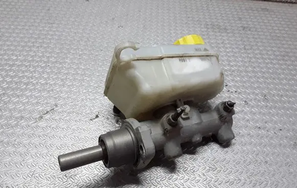 Master brake cylinder