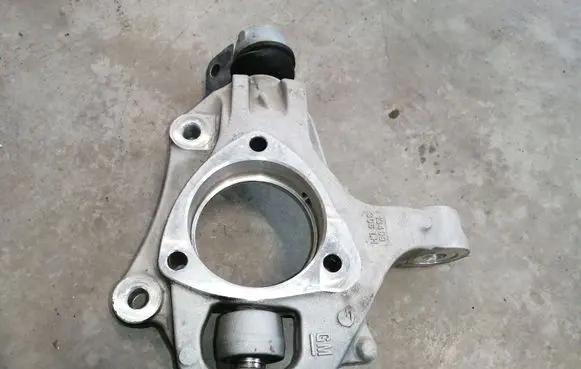 Opel Cascada Front wheel hub 13409306