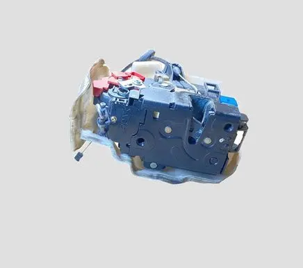 Volkswagen Golf V Front door lock 1K4837086B