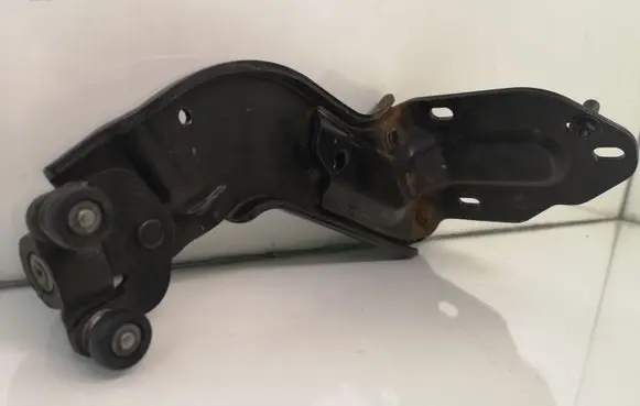 Hyundai H-1, Starex, Satellite Sliding door lower roller guide/hinge 