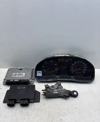 Volkswagen PASSAT B5 Engine ECU kit and lock set 038906018P 28SA3504 0281001720