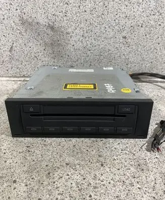 Audi A4 S4 B7 8E 8H CD/DVD changer 1Z0035111A