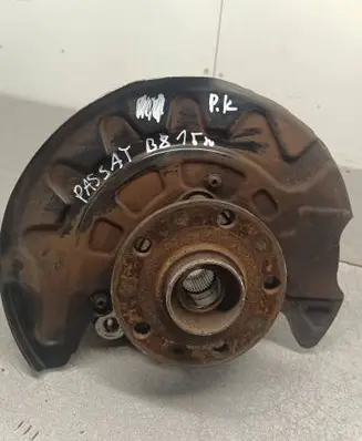 Front wheel hub