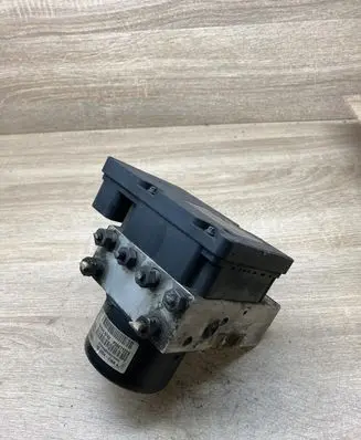 Volvo V70 ABS Pump 8671224 P08671223