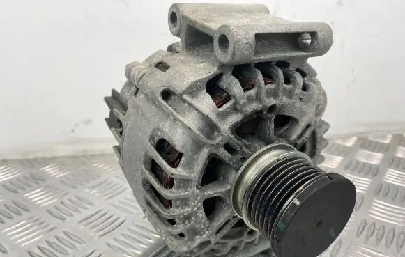 Mercedes-Benz E W212 Generator/alternator A0009067902 212034835 2617417A