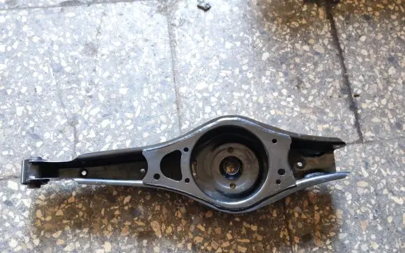 Volkswagen PASSAT B7 Rear upper control arm/wishbone 1572411 8000899
