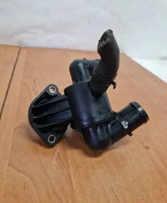 Audi A4 S4 B7 8E 8H Thermostat V3930006