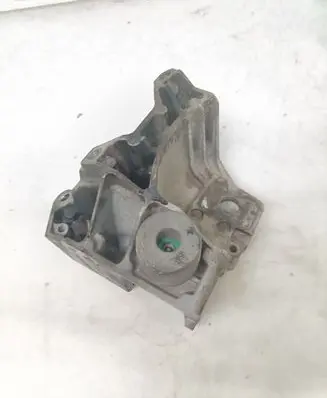 Volvo V70 Engine mounting bracket 6G926P096FE 6G926F030BA