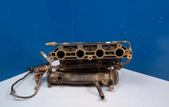 Land Rover Freelander Intake manifold LKB106330