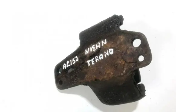 Nissan Terrano Engine mount bracket