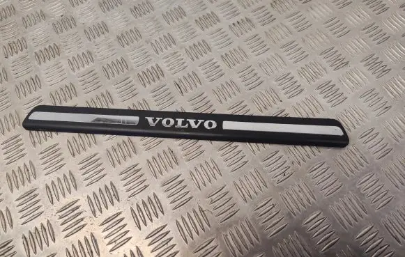 Volvo XC70 Front sill trim cover 8659960