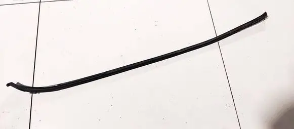 Volkswagen Touran I Windshield trim 