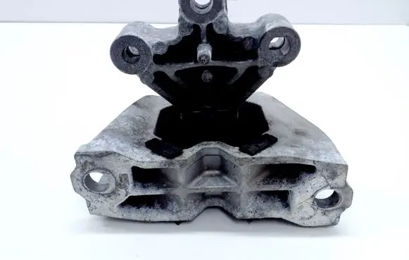 Engine mount bracket