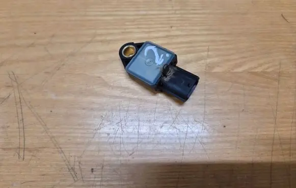 Dodge Nitro Airbag deployment crash/impact sensor P04896065AA 39754C TC5ME052759853