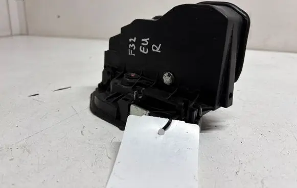 BMW 4 F32 F33 Front door lock 7229458