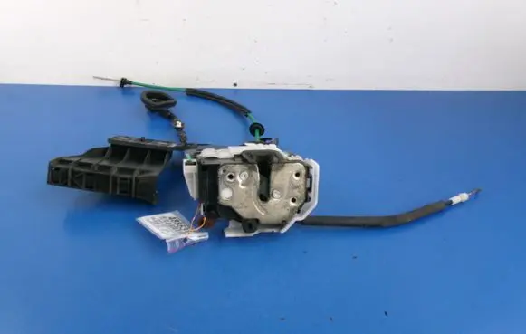 Alfa Romeo 159 Front door lock