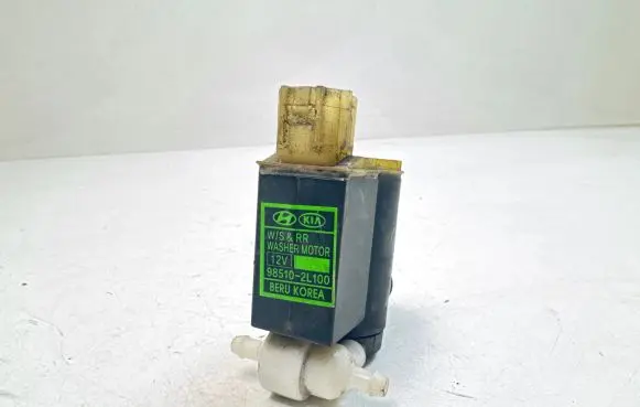 Hyundai i30 Windscreen/windshield washer pump 985102L100