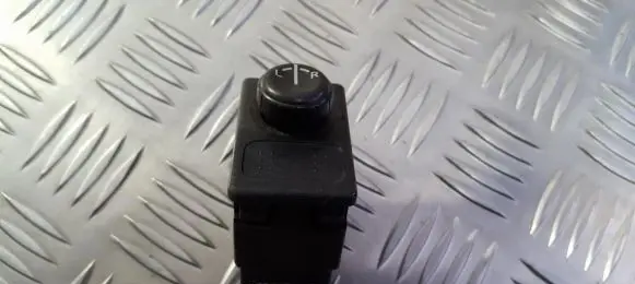 Wing mirror switch