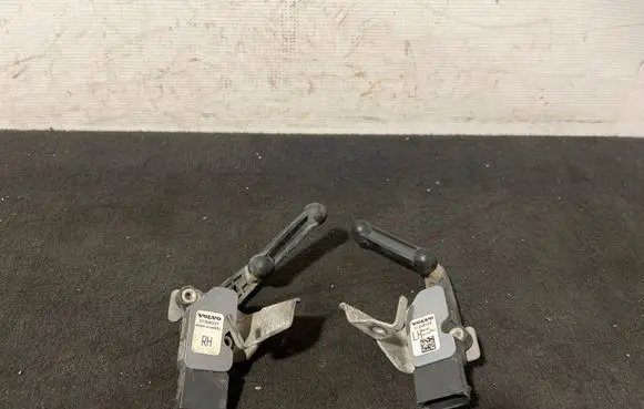 Volvo XC90 Air suspension front height level sensor 31360329 31360328
