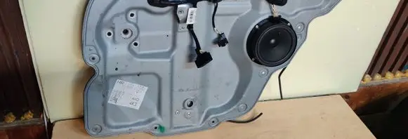 Volkswagen Touran II Rear window lifting mechanism without motor 1T08399730Q 1T0839756