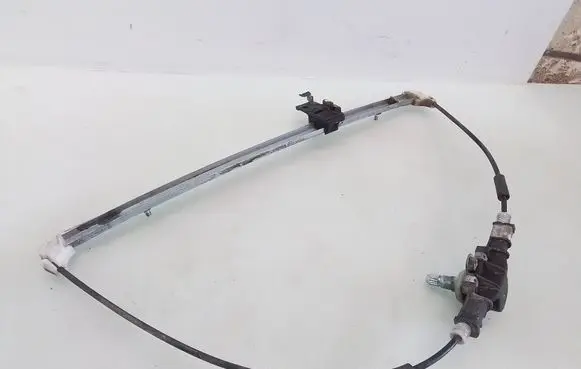Rear door manual window regulator
