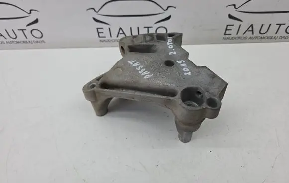 Volkswagen PASSAT B8 Engine mounting bracket 04L199207
