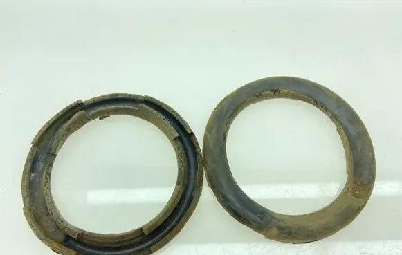 Subaru Forester SF Front coil spring rubber mount 