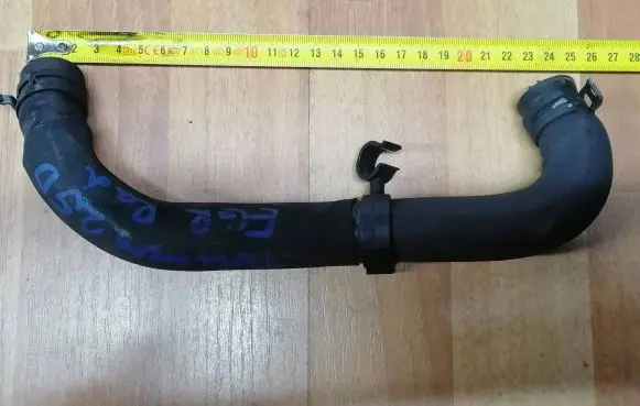 Volkswagen Touareg I Engine coolant pipe/hose 070121062B