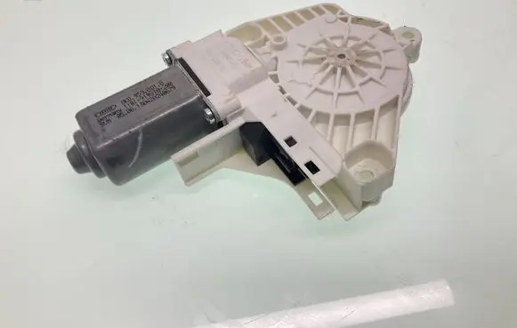Audi Q3 8U Front door window regulator motor 8K0959801B 130420240679 1101919810200