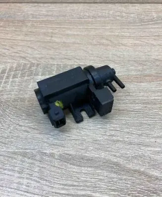 BMW 5 E60 E61 Turbo solenoid valve 70057900 7796634