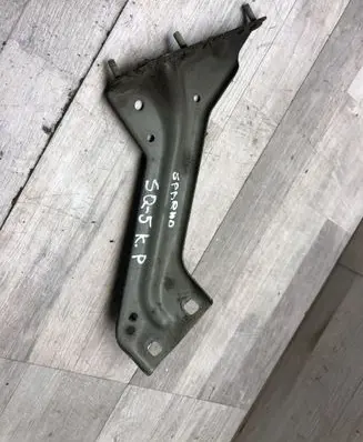 Audi Q5 SQ5 Fender mounting bracket 8R0821135