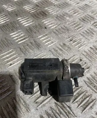 BMW X3 E83 Vacuum valve 2247906