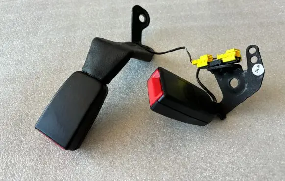 Mercedes-Benz C AMG W204 Rear seatbelt buckle A2048602669 2048602669