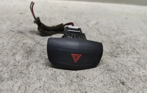 Nissan Primera Hazard light switch